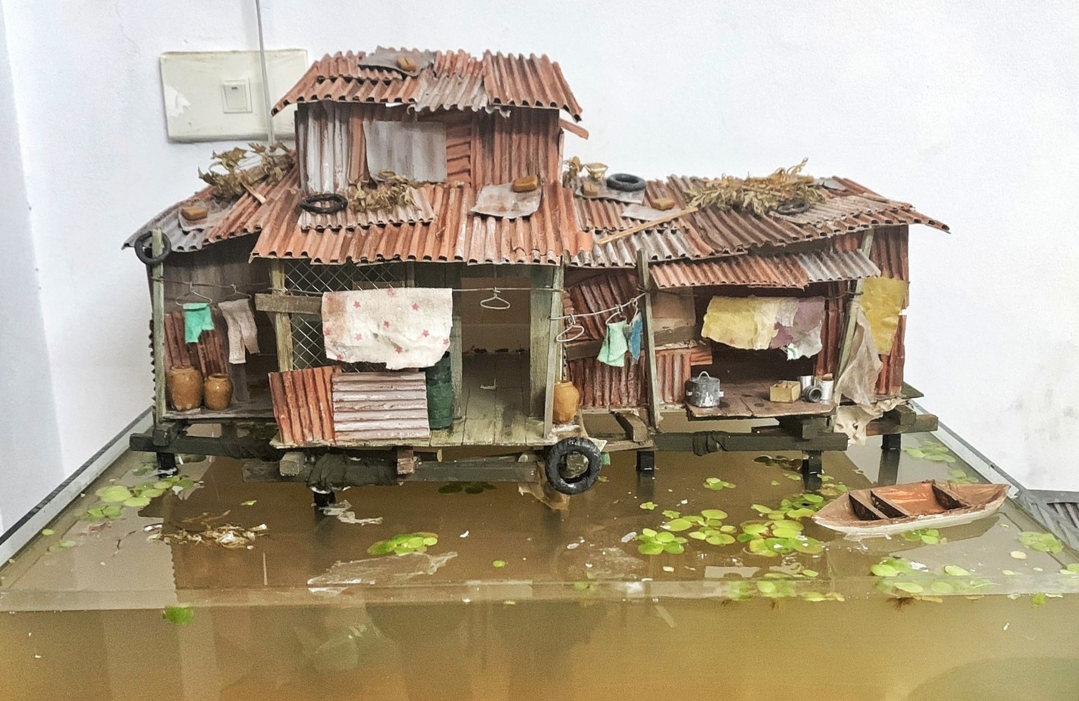 Mo hinh nha o mien Tay trang tri cho be ca anh 1