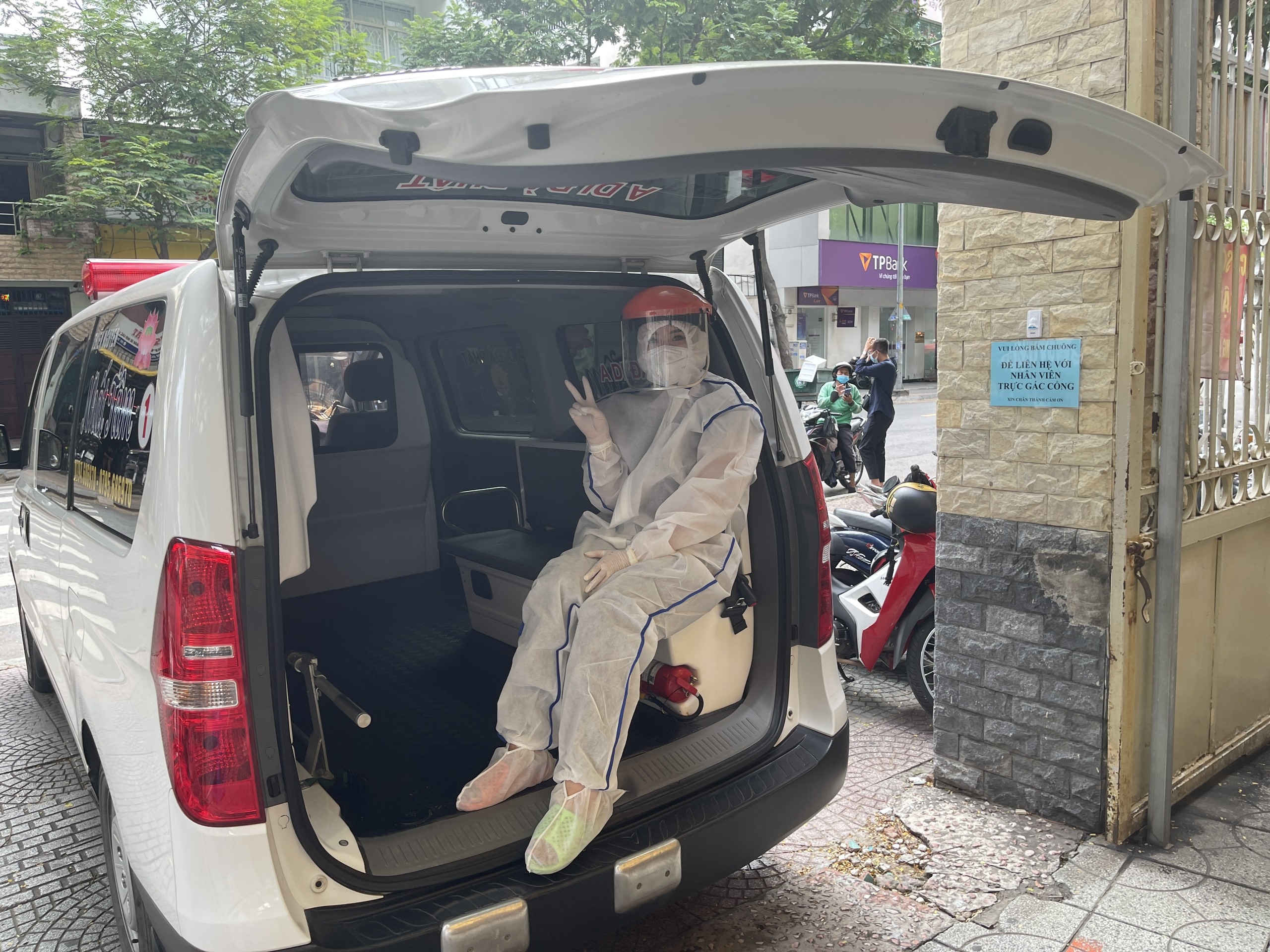 Nữ tài xế chở F0 F1 đi cách ly ở TP.HCM ảnh 6 Nu tai xe cho F0 F1 di cach ly o TP.HCM anh 6