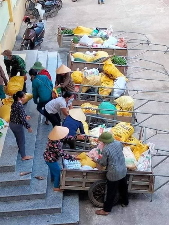 Người dân Quảng Bình gom rau củ gửi tặng bà con TP.HCM ảnh 6 Nguoi dan Quang Binh gom rau cu gui tang ba con TP.HCM anh 6