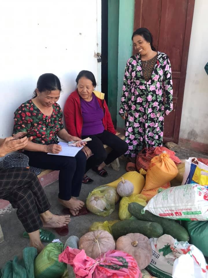 Người dân Quảng Bình gom rau củ gửi tặng bà con TP.HCM ảnh 5 Nguoi dan Quang Binh gom rau cu gui tang ba con TP.HCM anh 5