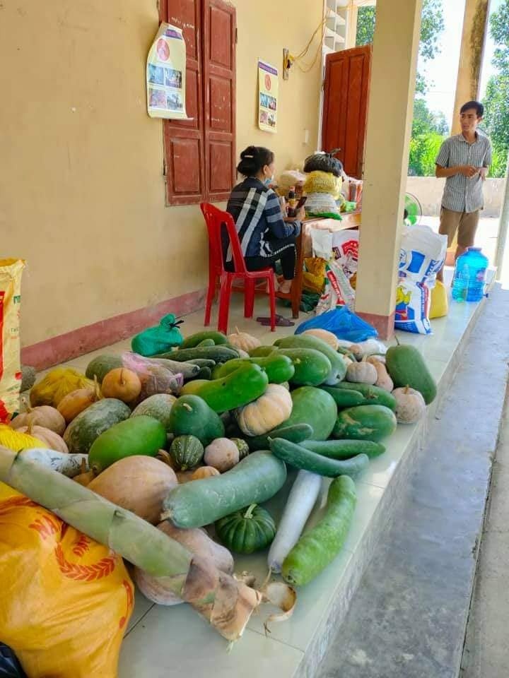 Người dân Quảng Bình gom rau củ gửi tặng bà con TP.HCM ảnh 3 Nguoi dan Quang Binh gom rau cu gui tang ba con TP.HCM anh 3