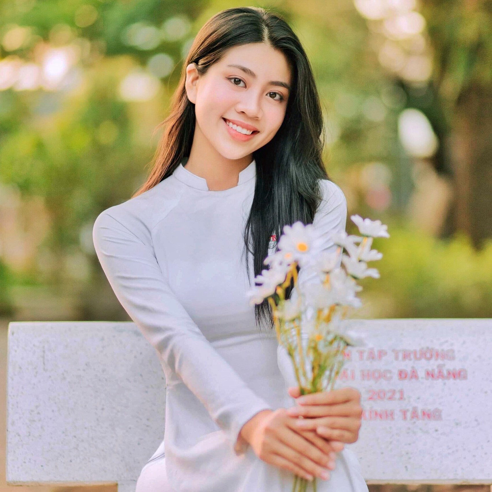 Nu sinh 16 tuoi cao 1, 74 m o Da Nang anh 1