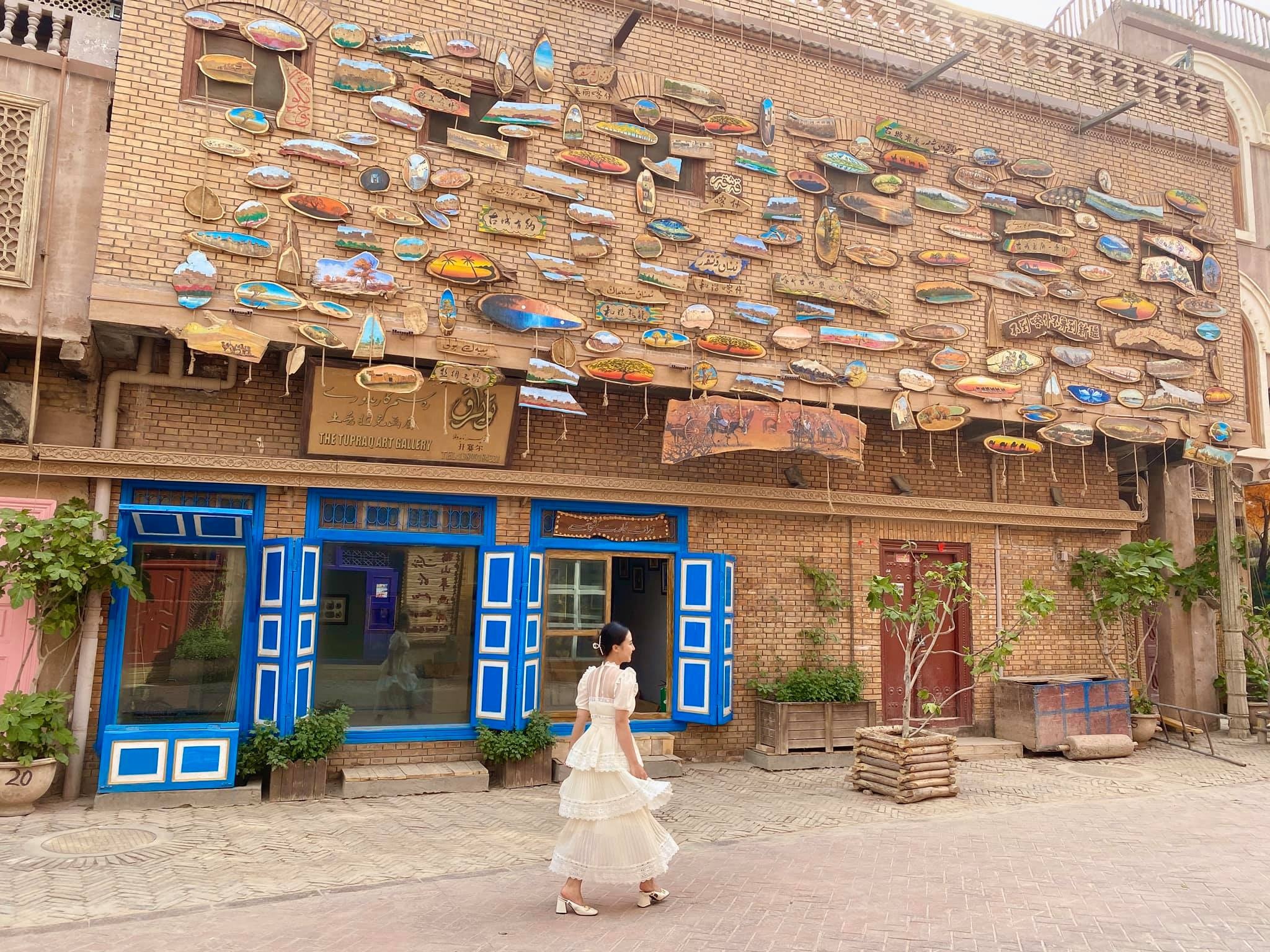 Co gai Viet lai xe di kham pha Tan Cuong giua dich anh 5