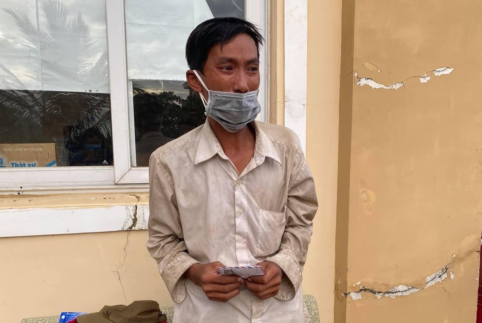 Nguoi dan ong di bo 16 ngay tu Dak Lak ve Binh Phuoc de tranh dich hinh anh