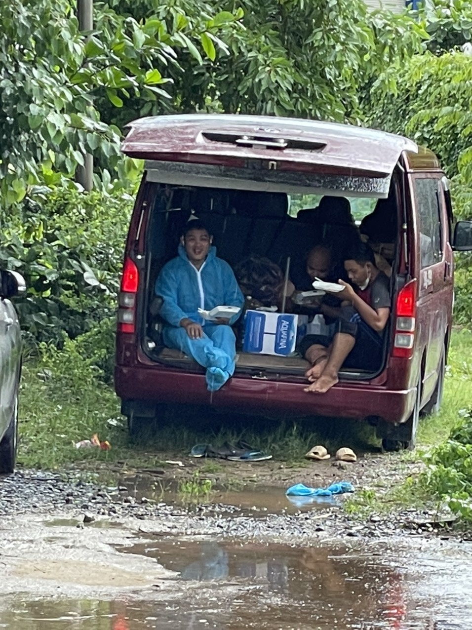 Nhung giam doc o TP.HCM di boc vac hang cuu tro anh 6