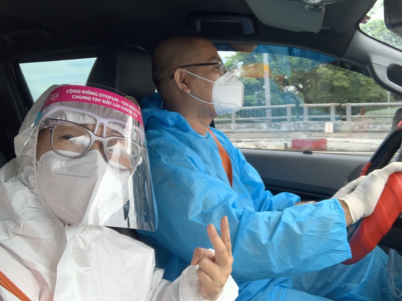 Nhung giam doc o TP.HCM di boc vac hang cuu tro anh 12