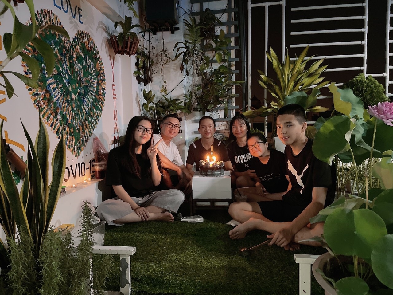 Ong bo o Ha Noi nuoi ca trong rau tren san thuong anh 6