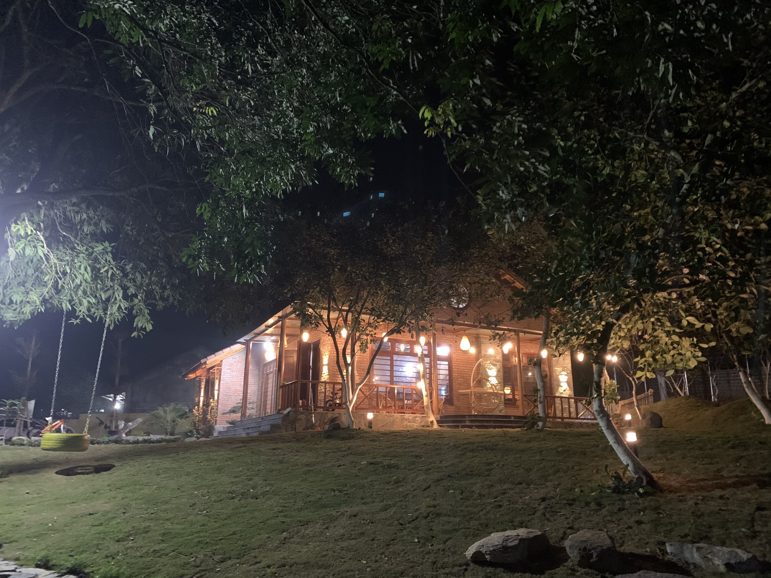 Cha mẹ và 3 con rời thành phố tránh dịch ở ngôi nhà trên đồi ảnh 3 Cha me va 3 con roi thanh pho tranh dich o ngoi nha tren doi anh 3