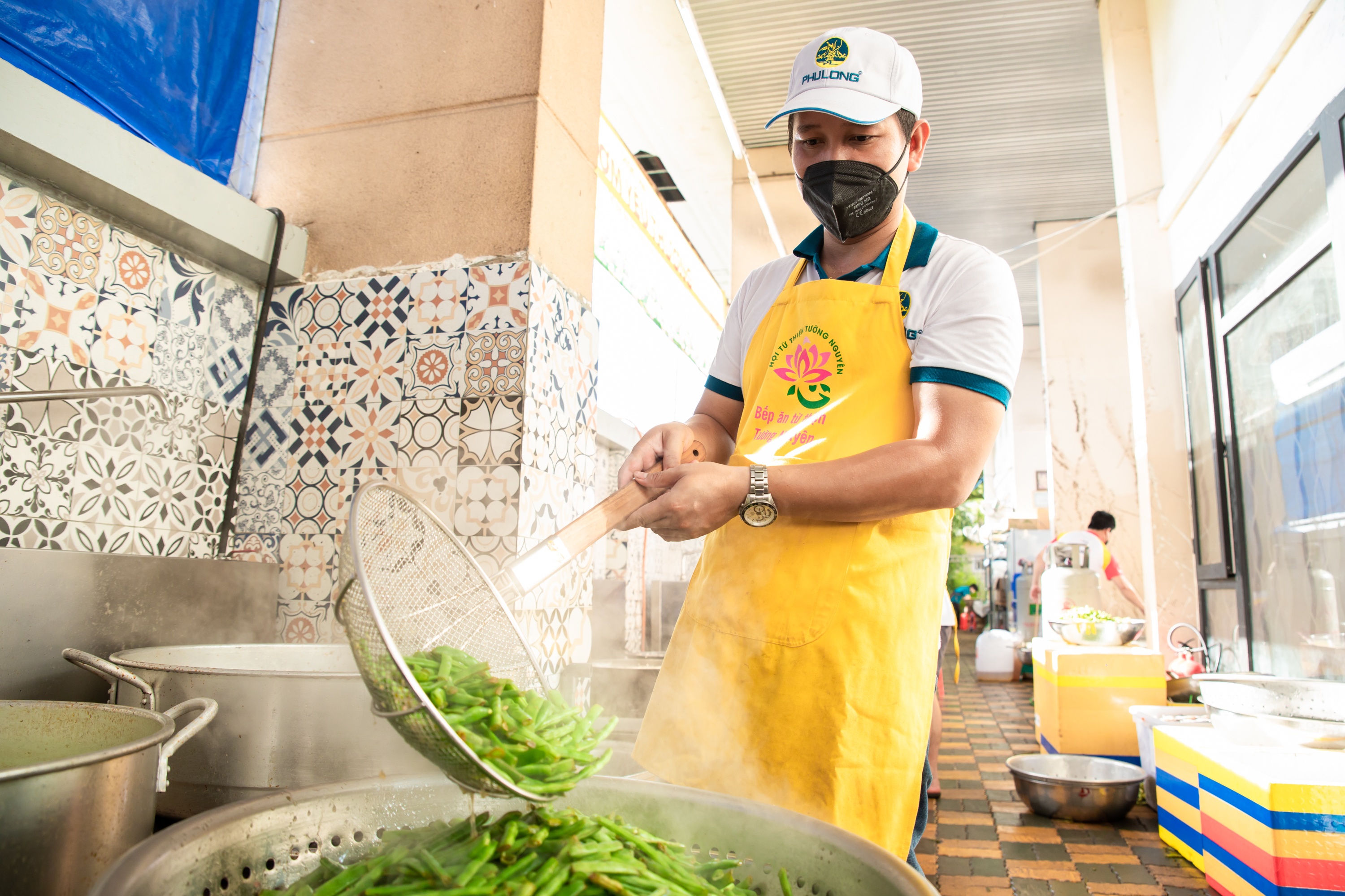 20.000 suất cơm miễn phí tặng người nghèo ở TP.HCM mỗi ngày ảnh 2 20.000 suat com mien phi tang nguoi ngheo o TP.HCM moi ngay anh 2