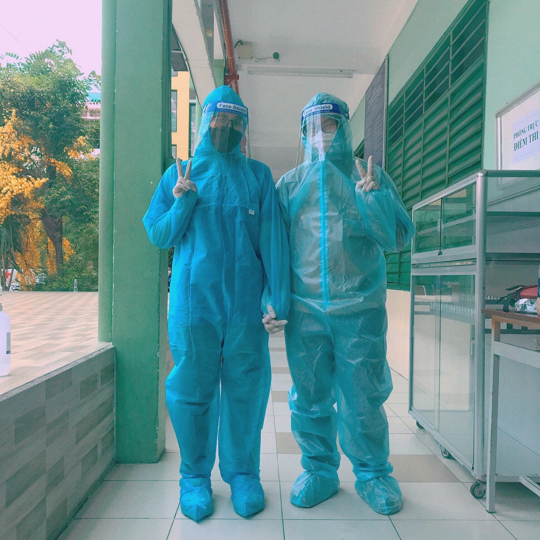 Doi tre o TP.HCM yeu nhau nho cung di tinh nguyen chong dich anh 1