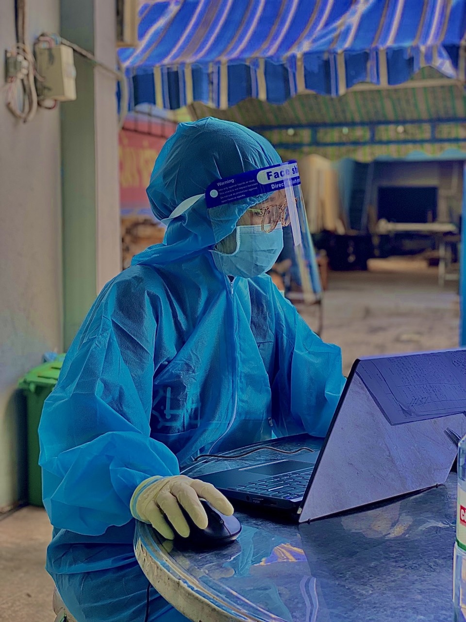 Cô gái ở TP.HCM có người yêu nhờ rủ crush đi tình nguyện chống dịch ảnh 5 Co gai o TP.HCM co nguoi yeu nho ru crush di tinh nguyen chong dich anh 5