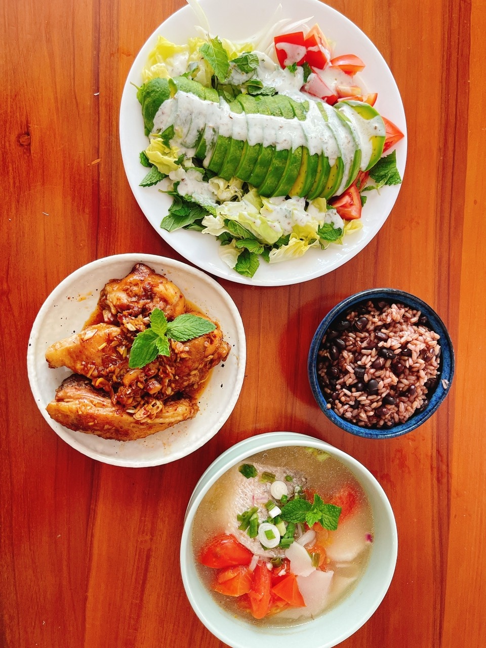 Cha mẹ cho con tắm bể bơi trong nhà để tránh dịch ảnh 8 Cha me cho con tam be boi trong nha de tranh dich anh 8