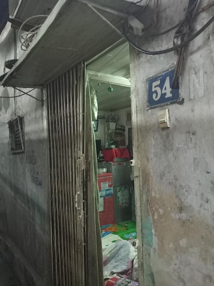 Cap vo chong Viet Nga o Ha Noi duoc giup do anh 3