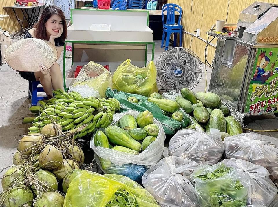 Nguoi me nau an tang nguoi ngheo o Ha Noi ngay gian cach anh 7