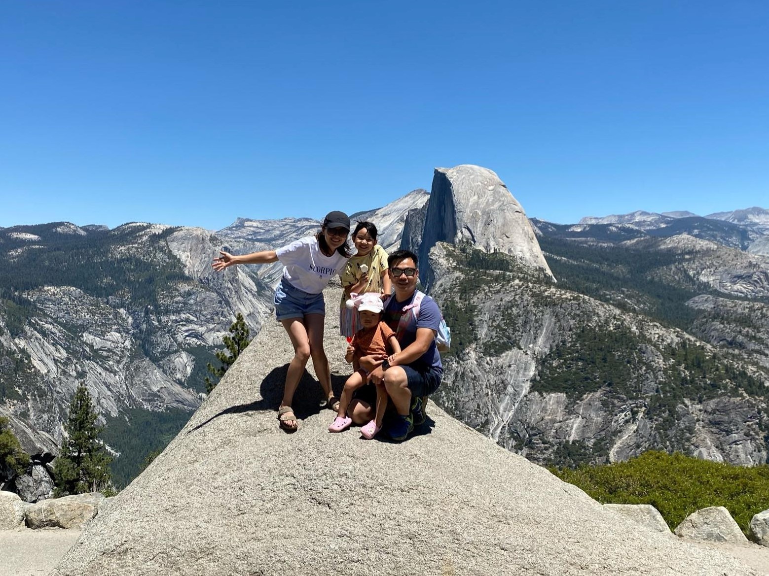 Cap vo chong Viet o My cai tao oto cu thanh nha di dong anh 2