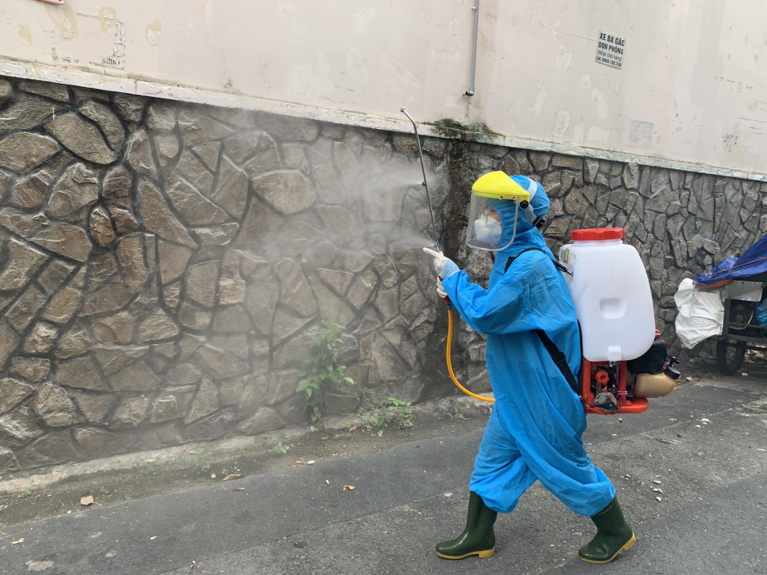 Co gai 1, 52 m cua doi phun khu khuan o TP.HCM anh 1