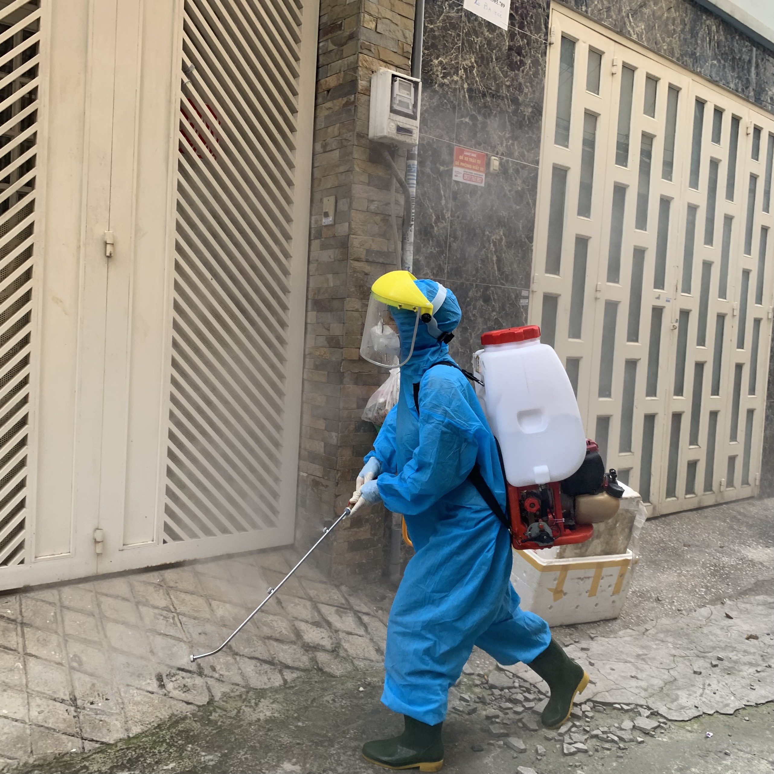 Co gai 1, 52 m cua doi phun khu khuan o TP.HCM anh 4