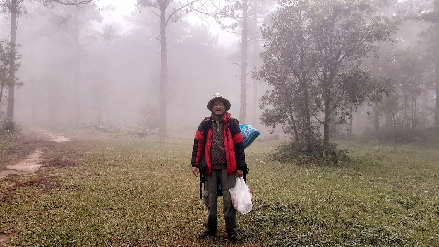 Nguoi dan ong 62 tuoi an cu tren nui Ba hon 1 thang anh 2