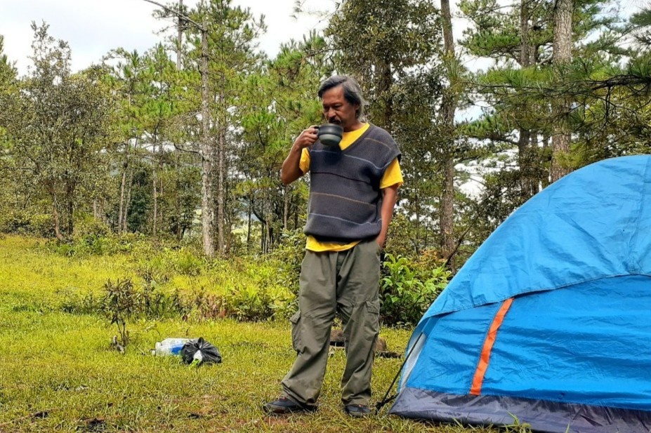 Nguoi dan ong 62 tuoi an cu tren nui Ba hon 1 thang giua dich hinh anh