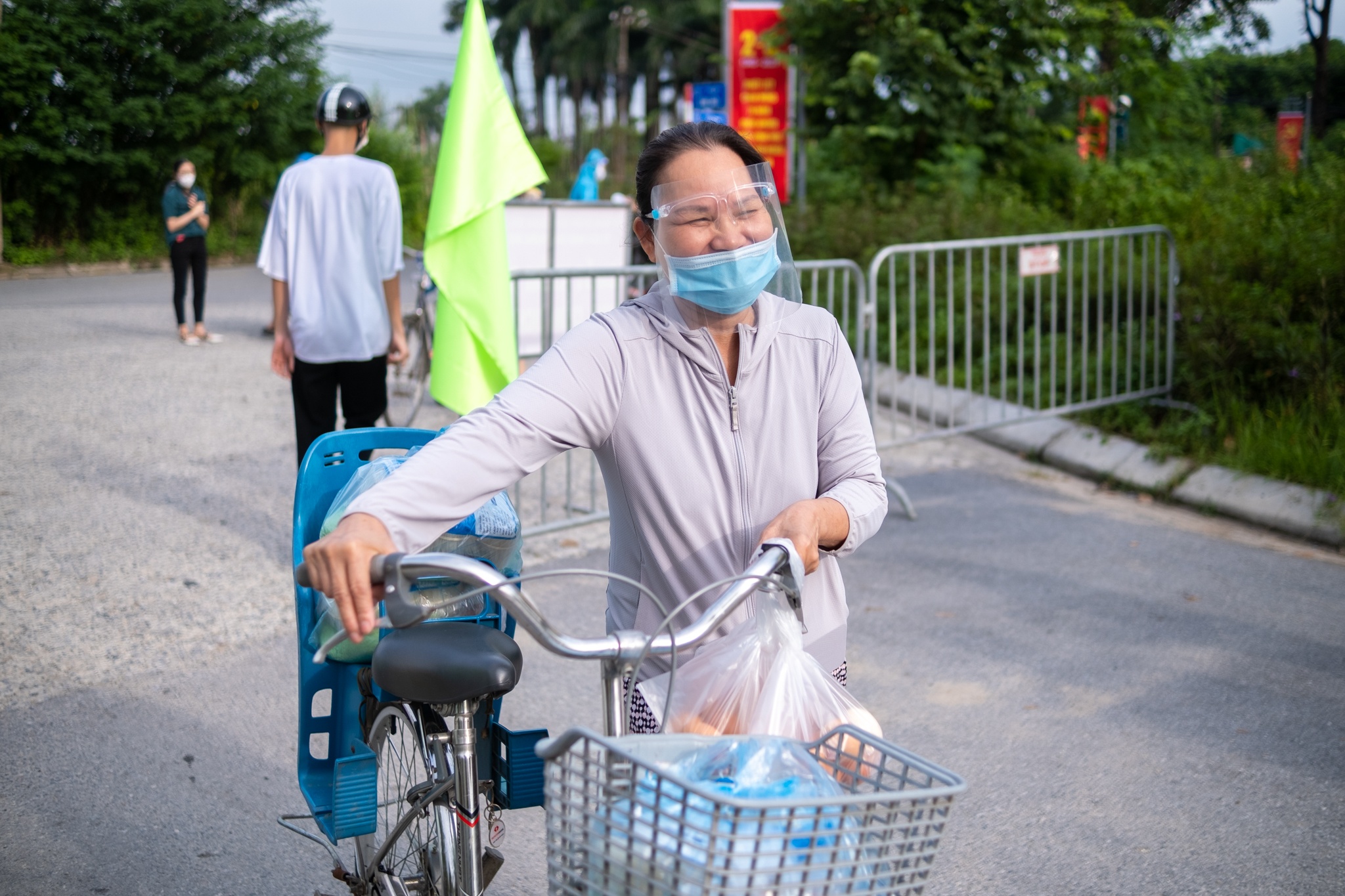 Nguoi kho khan o Ha Noi duoc giup do anh 12