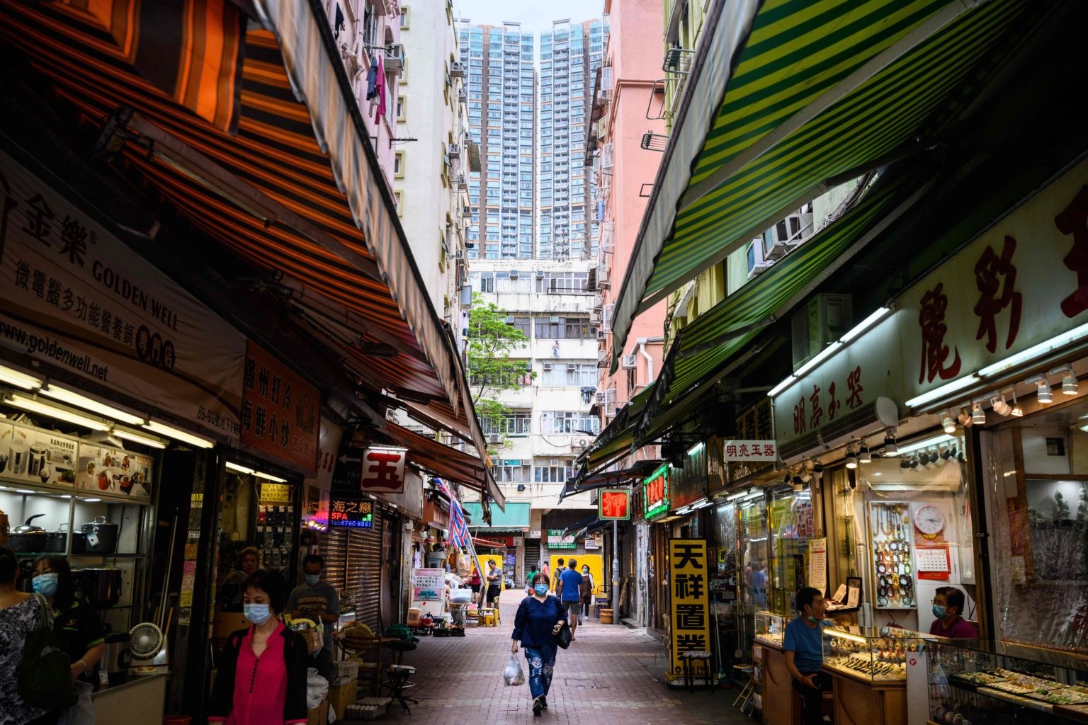 Hong Kong no luc giai quyet khung hoang nha o anh 1