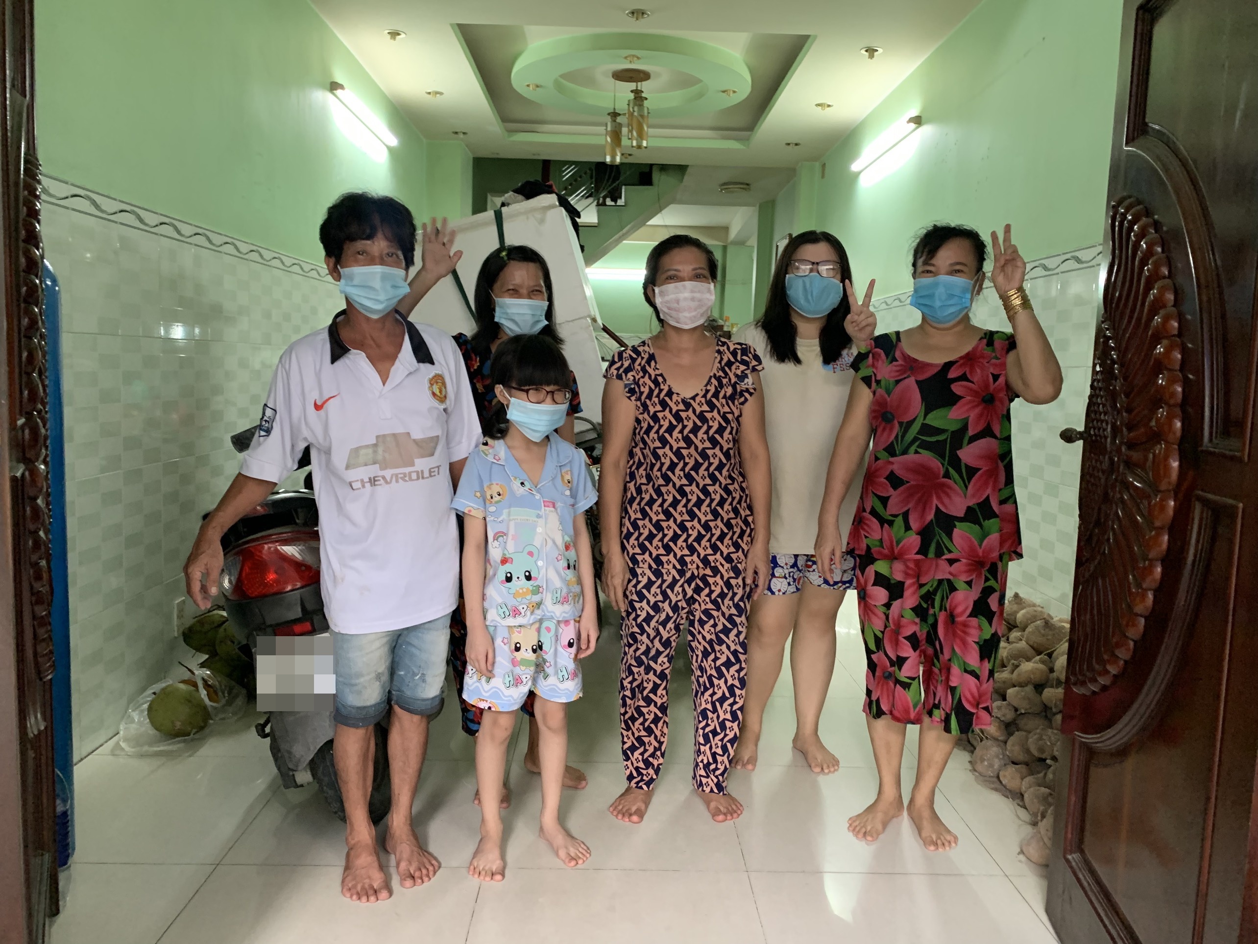 Gia dinh co 12 F0 anh 1