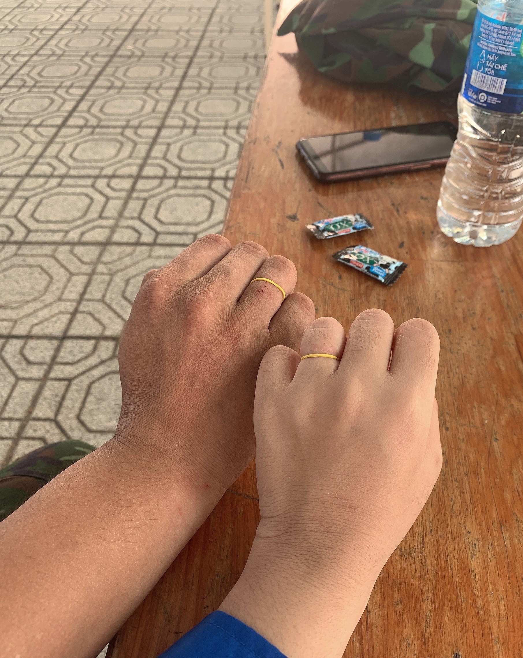 Yeu nhau khi cung di chong dich anh 2