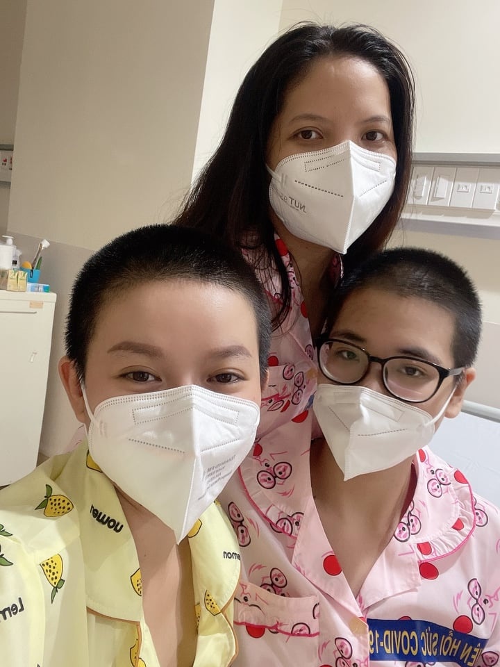 Cạo đầu để vào bệnh viện dã chiến chăm sóc F0 ảnh 6 Cao dau de vao benh vien da chien cham soc F0 anh 6
