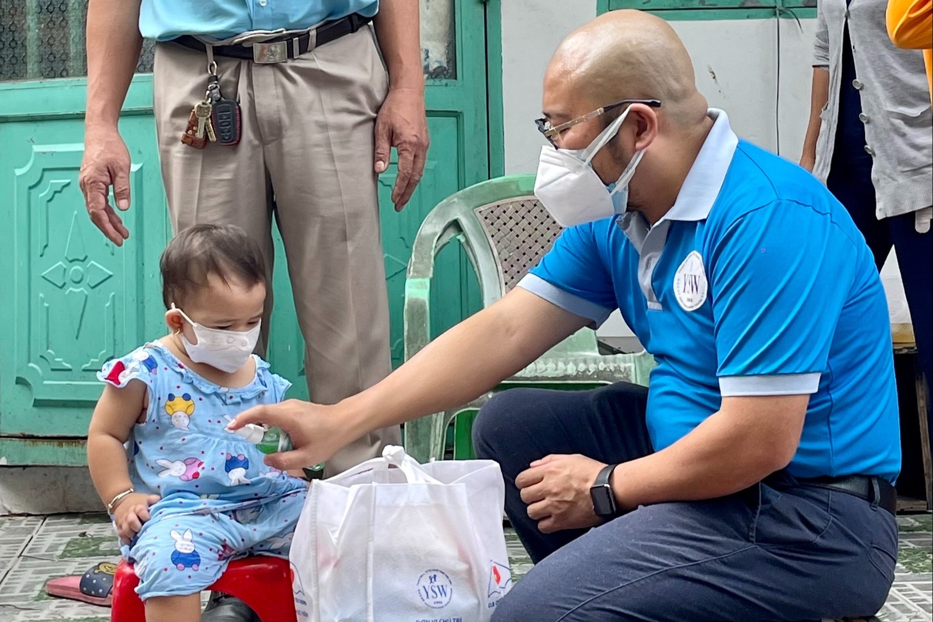 Tang 5.000 phan qua Trung thu cho tre em mac Covid-19 hinh anh