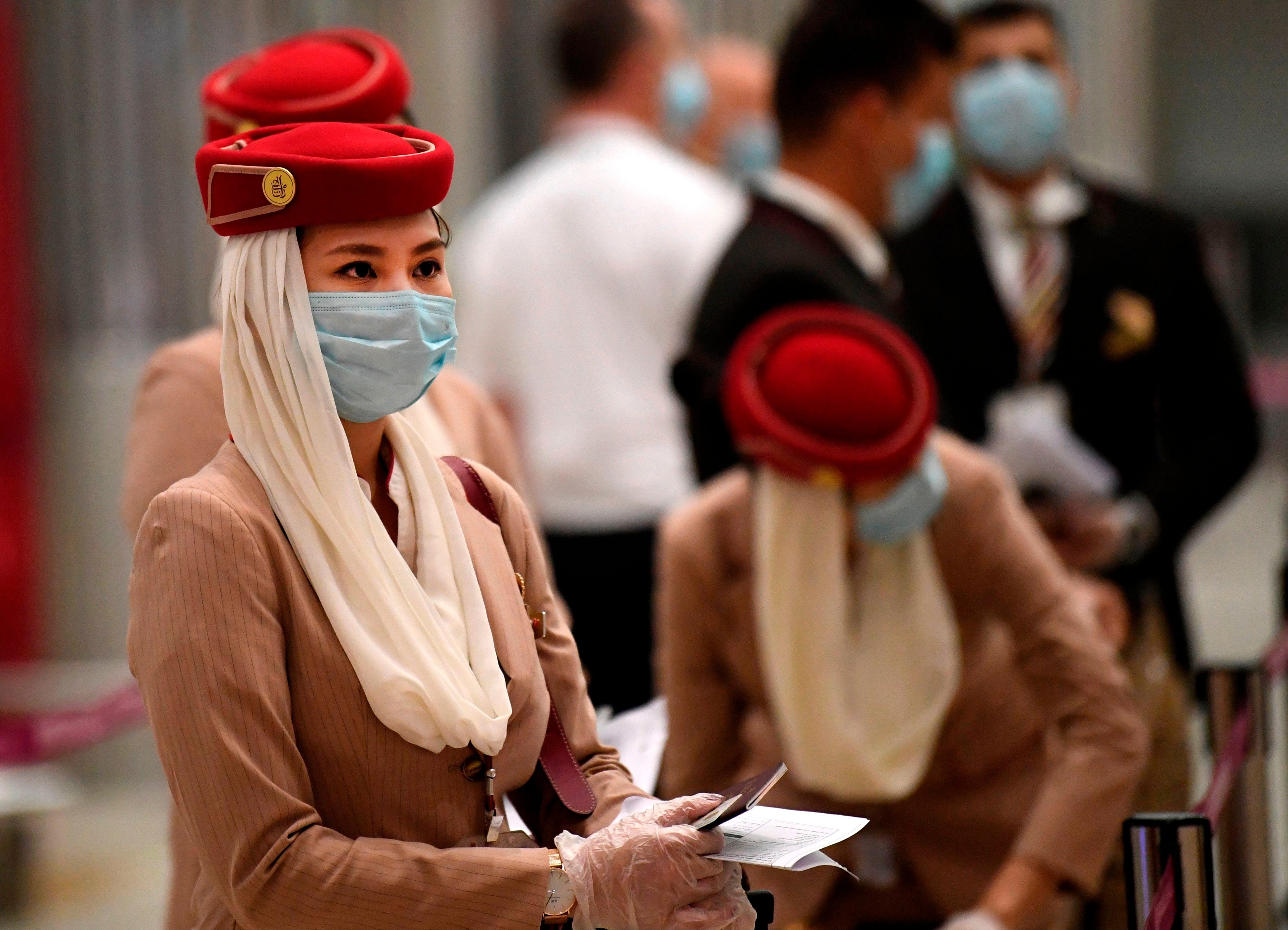 Tiep vien hang khong o UAE bo viec vi bi kiem tra can nang anh 1