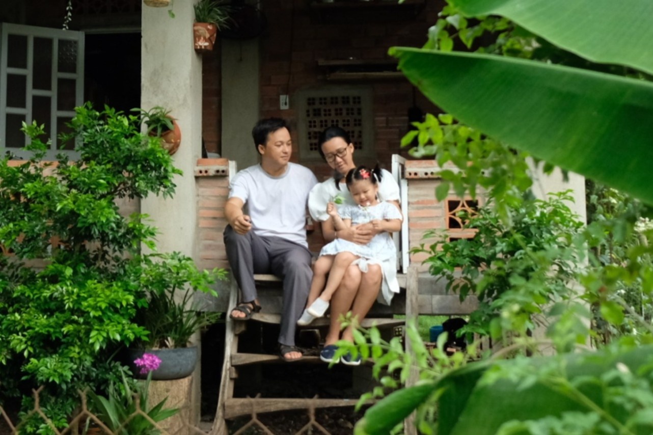 Chong dua ca gia dinh ve que, dung nha, giup vo chua ung thu hinh anh