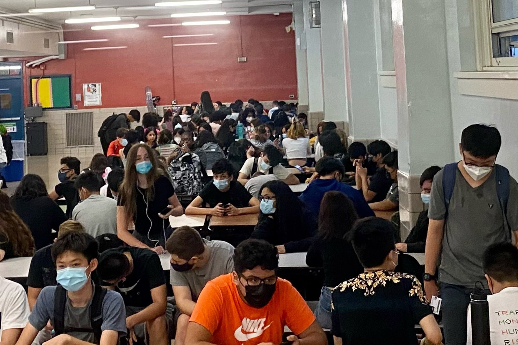 Canh chen chuc trong cac truong hoc o New York anh 1