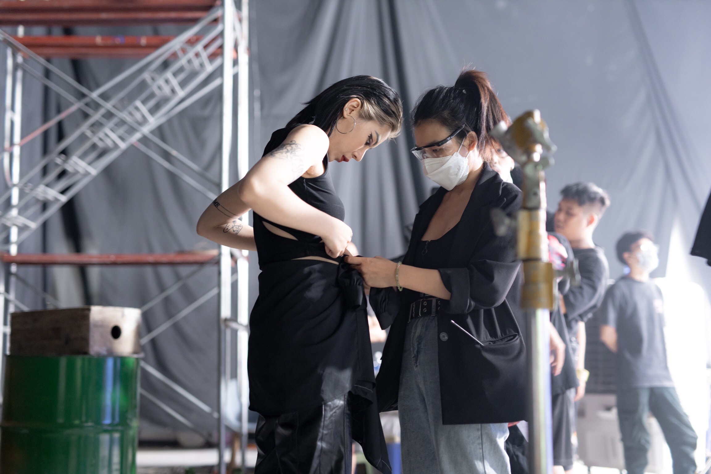 Ban tre o Ha Noi song cham lai trong dich anh 1