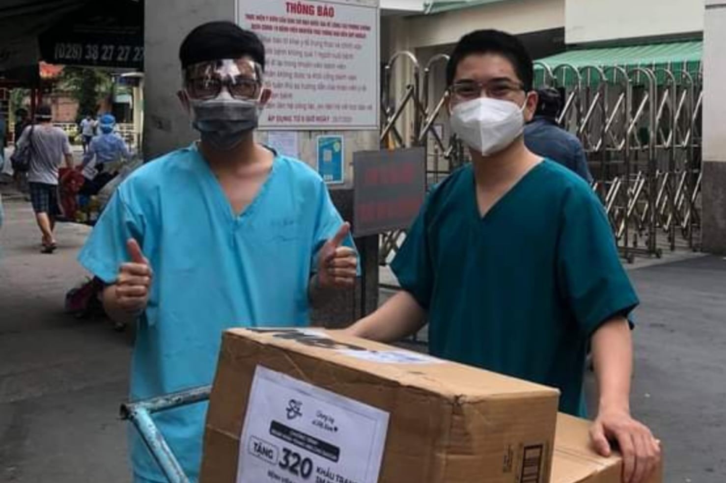 Cac nhom nguoi Viet o nuoc ngoai giup do y, bac si tuyen dau hinh anh