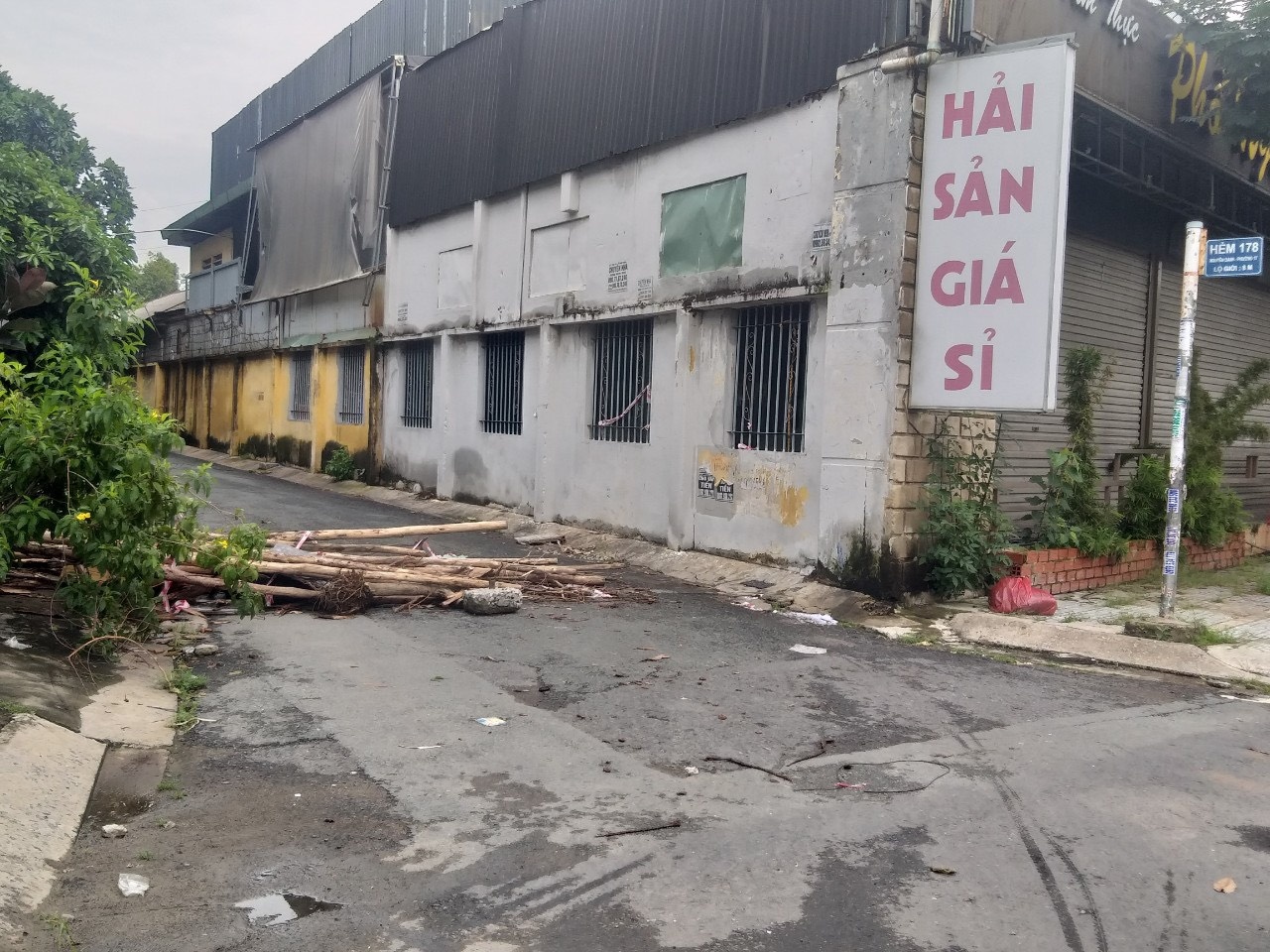 Gỡ rào chắn ở TP.HCM ảnh 3 Go rao chan o TP.HCM anh 3