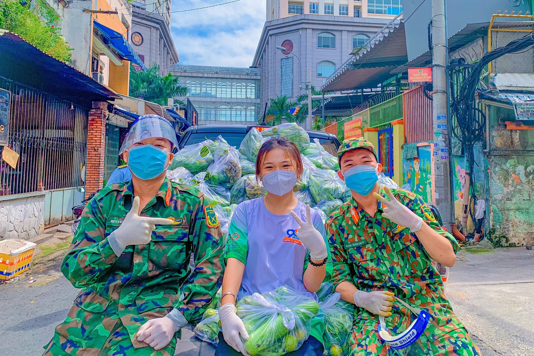 Tinh nguyen vien o TP.HCM van di chong dich anh 1