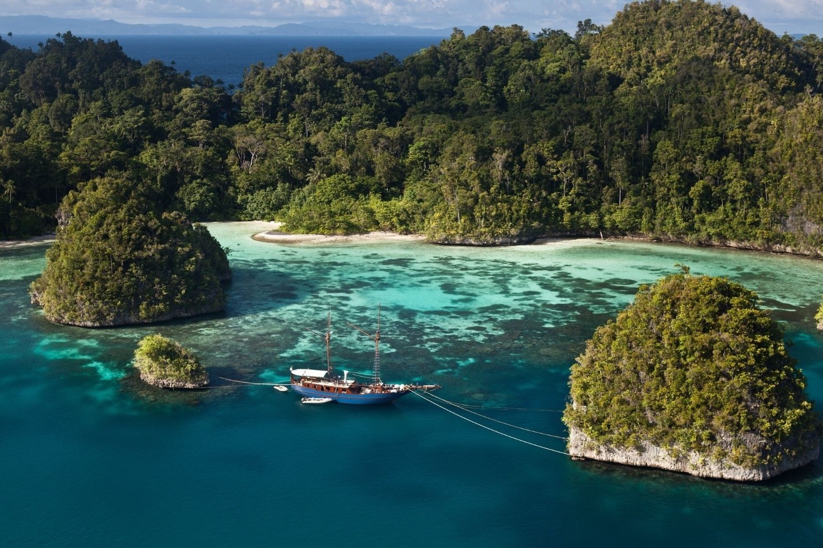 Song sot sau 29 ngay troi dat tren bien hinh anh