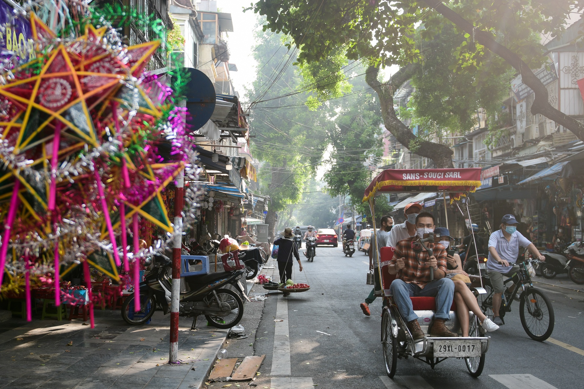 Chàng trai Hà Nội dẫn tour online cho khách Tây ảnh 5 Chang trai Ha Noi dan tour online cho khach Tay anh 5