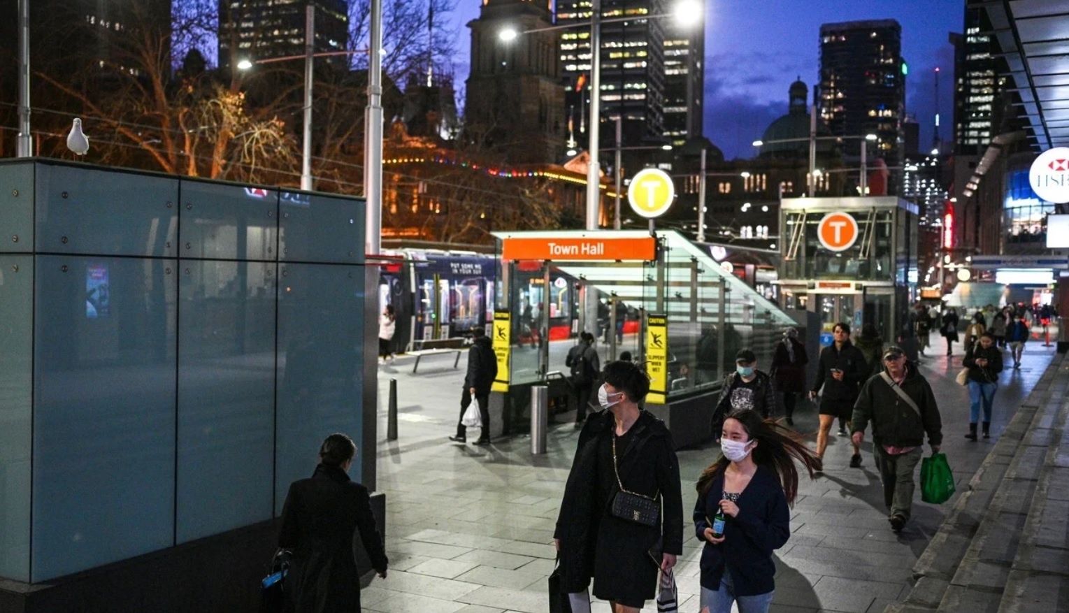 Du hoc sinh Australia tuyet vong khi mac ket vi dich anh 2