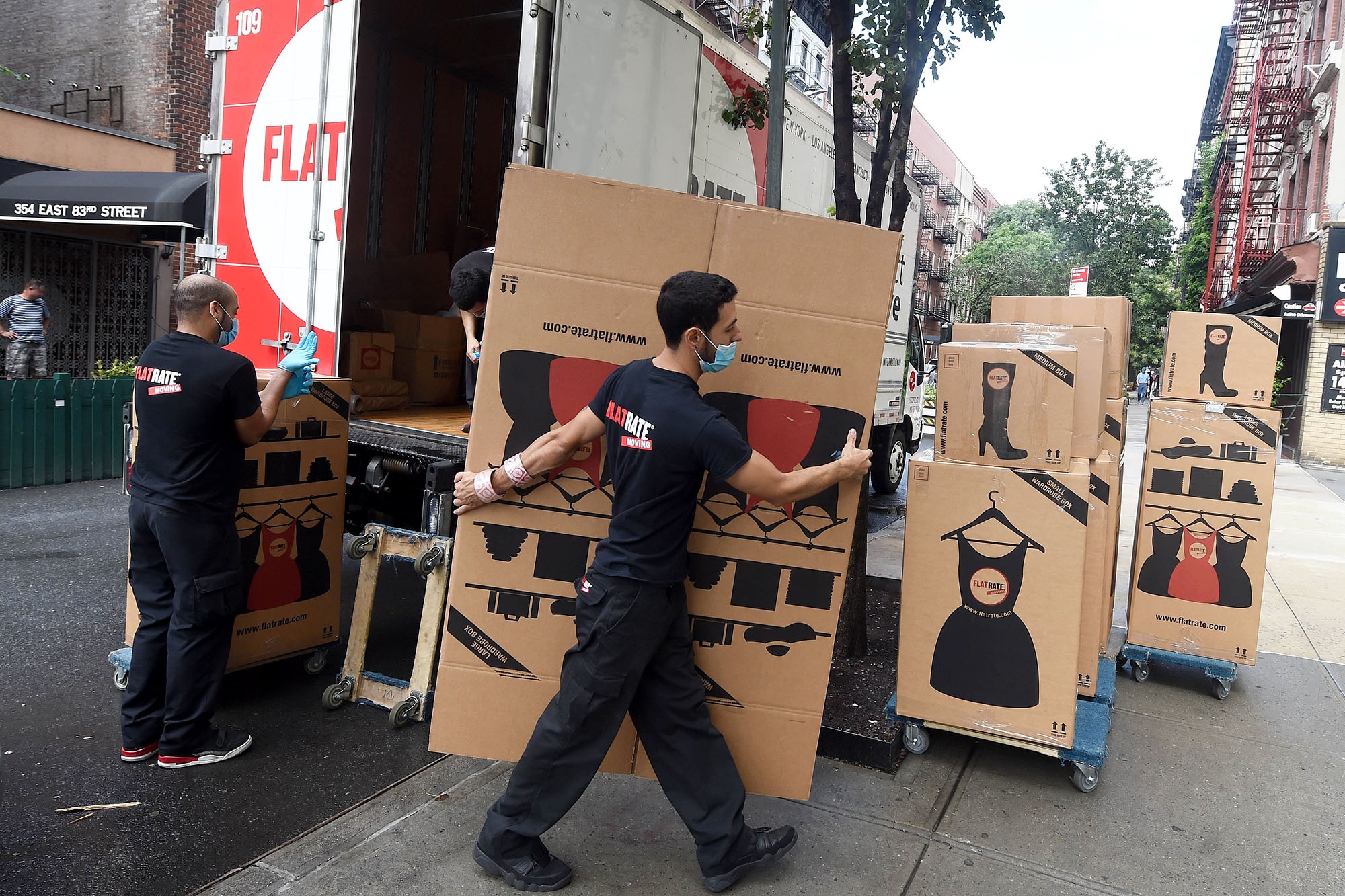 Nhung nguoi My tha roi New York con hon phai tiem vaccine hinh anh