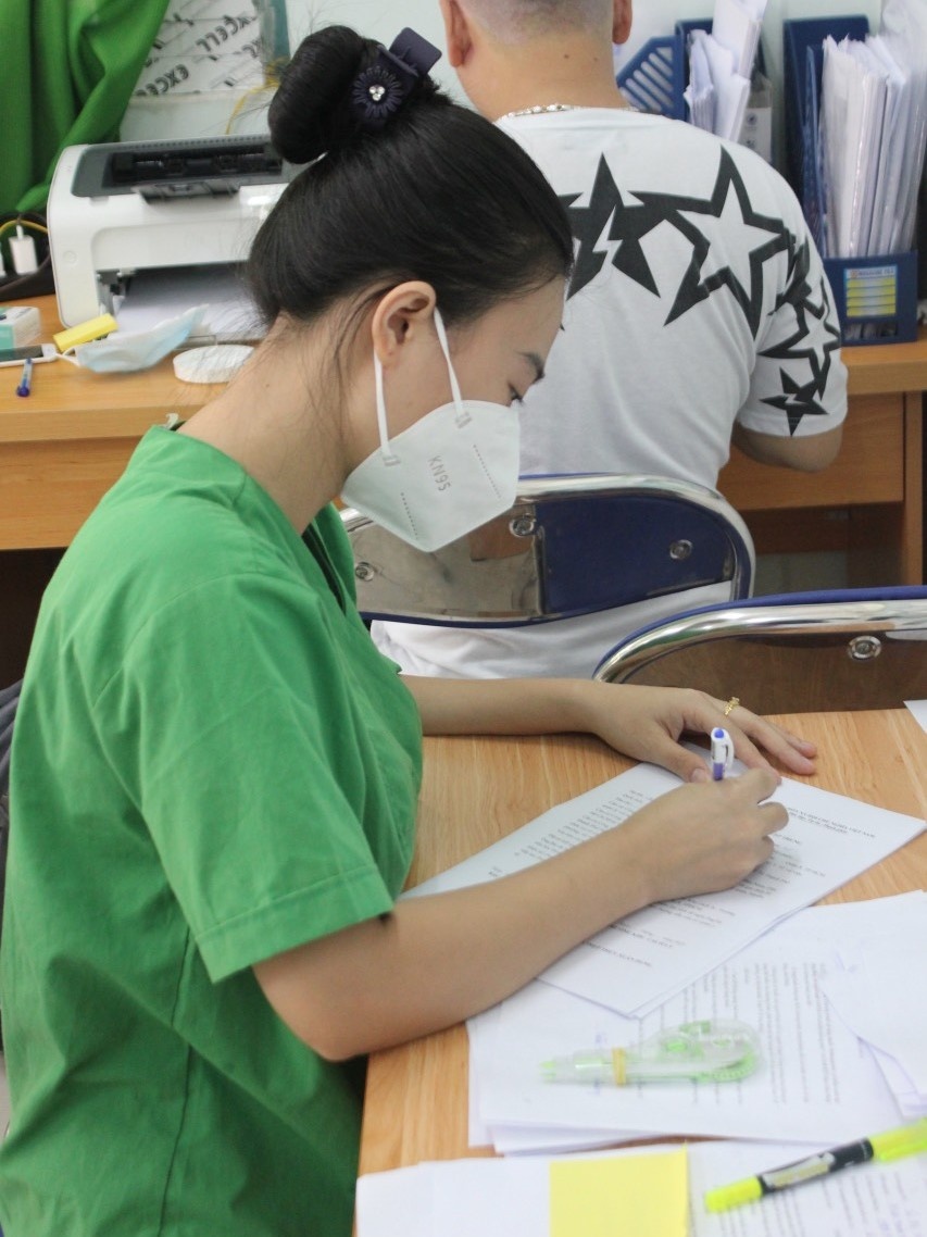 Tình nguyện viên ở TP.HCM chăm sóc chó mèo cho F0 ảnh 3 Tinh nguyen vien o TP.HCM cham soc cho meo cho F0 anh 3
