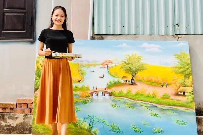 Co gai bo pho ve que trong dich, day ve mien phi cho tre em hinh anh