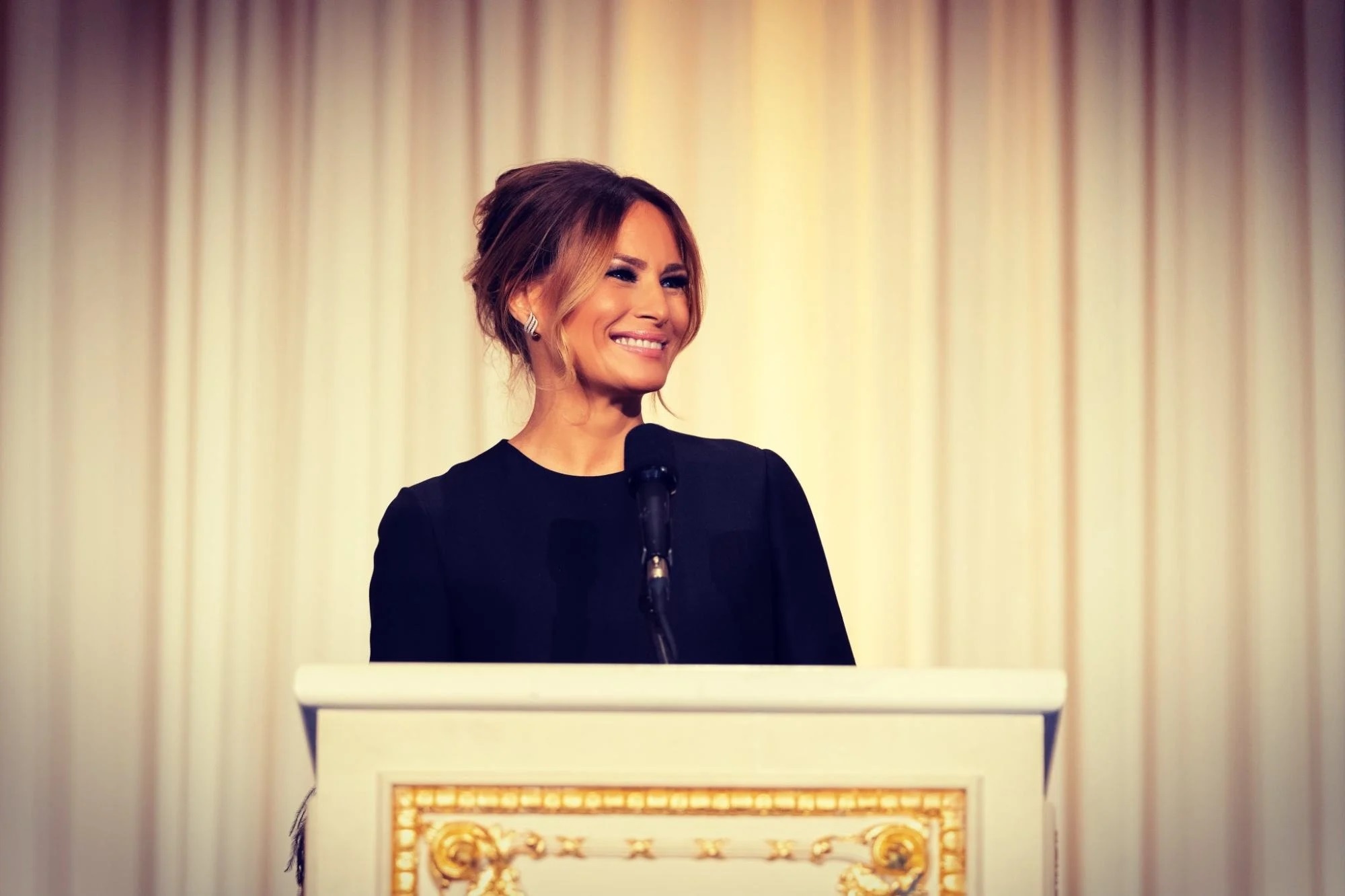 Su tro lai cua ba Melania Trump anh 2