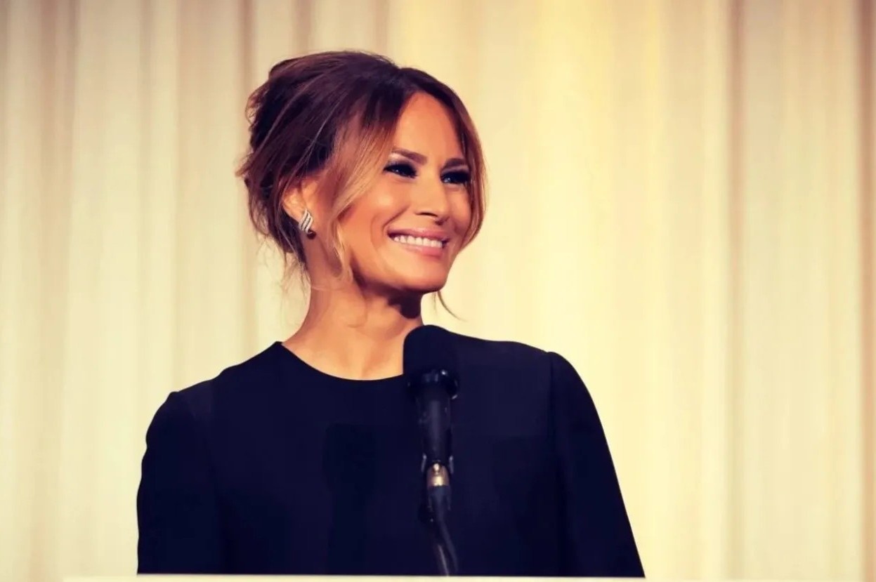Su tro lai cua ba Melania Trump hinh anh