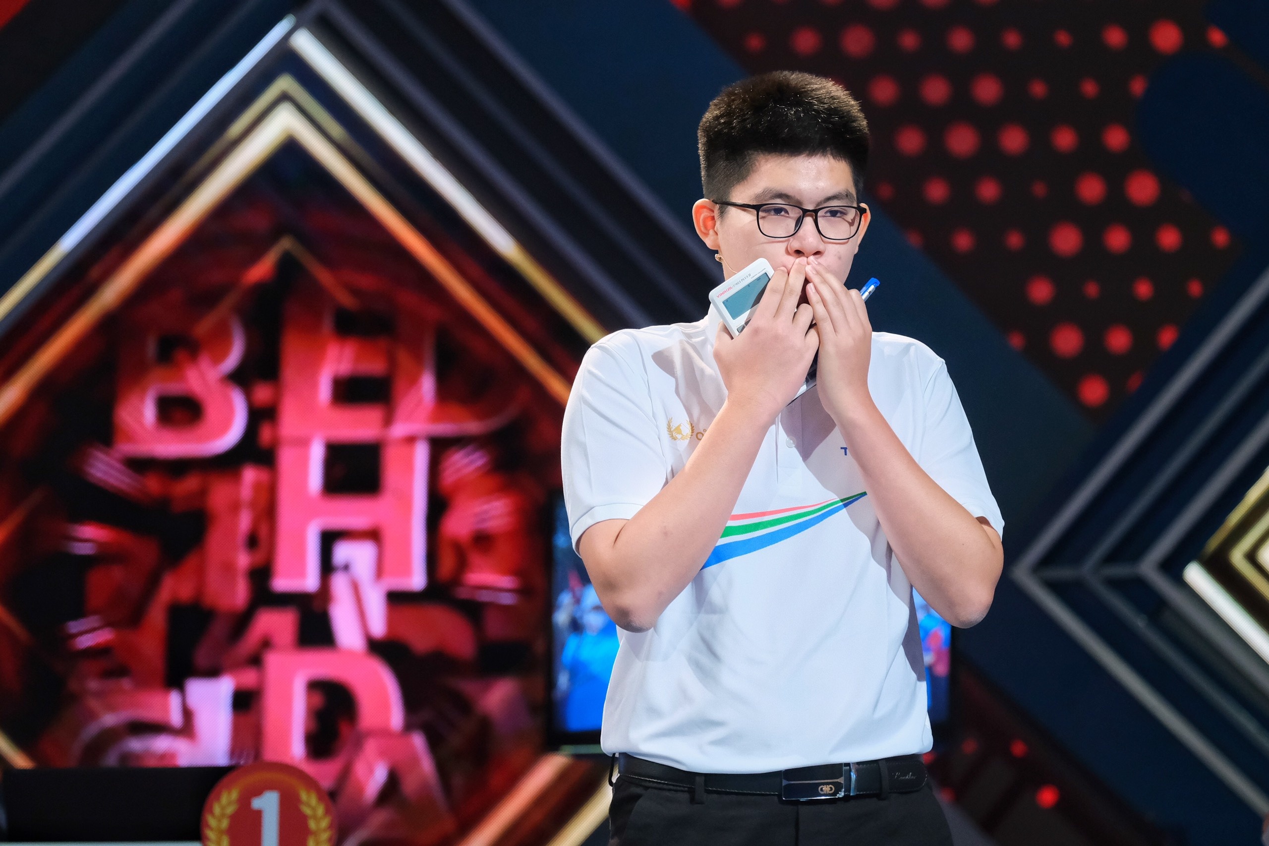 Quan quan Duong len dinh Olympia nam 21 anh 6