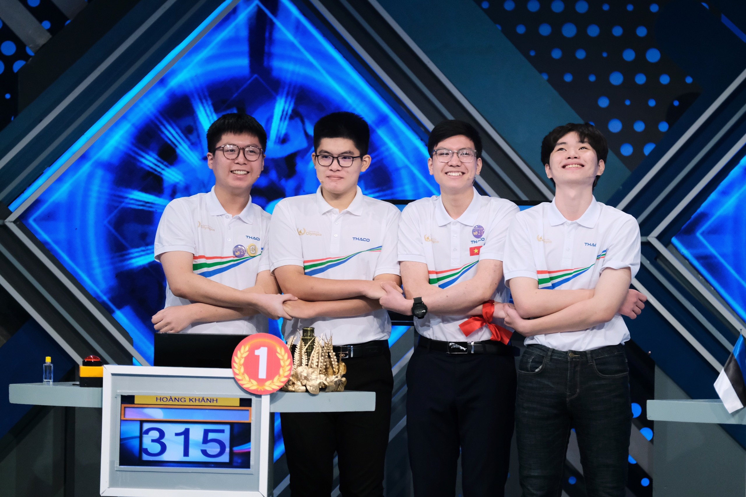 Quan quan Duong len dinh Olympia nam 21 anh 9