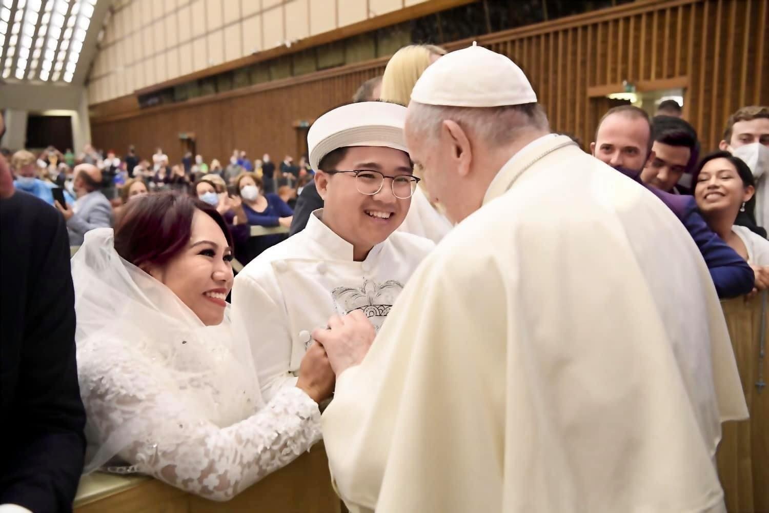 Cap vo chong My goc Viet  duoc Giao hoang chuc phuc o Vatican anh 1