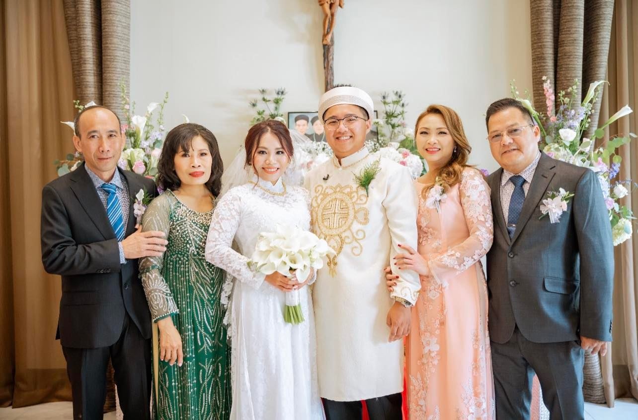 Cặp vợ chồng Mỹ gốc Việt được Giáo hoàng chúc phúc ở Vatican ảnh 5 Cap vo chong My goc Viet duoc Giao hoang chuc phuc o Vatican anh 5