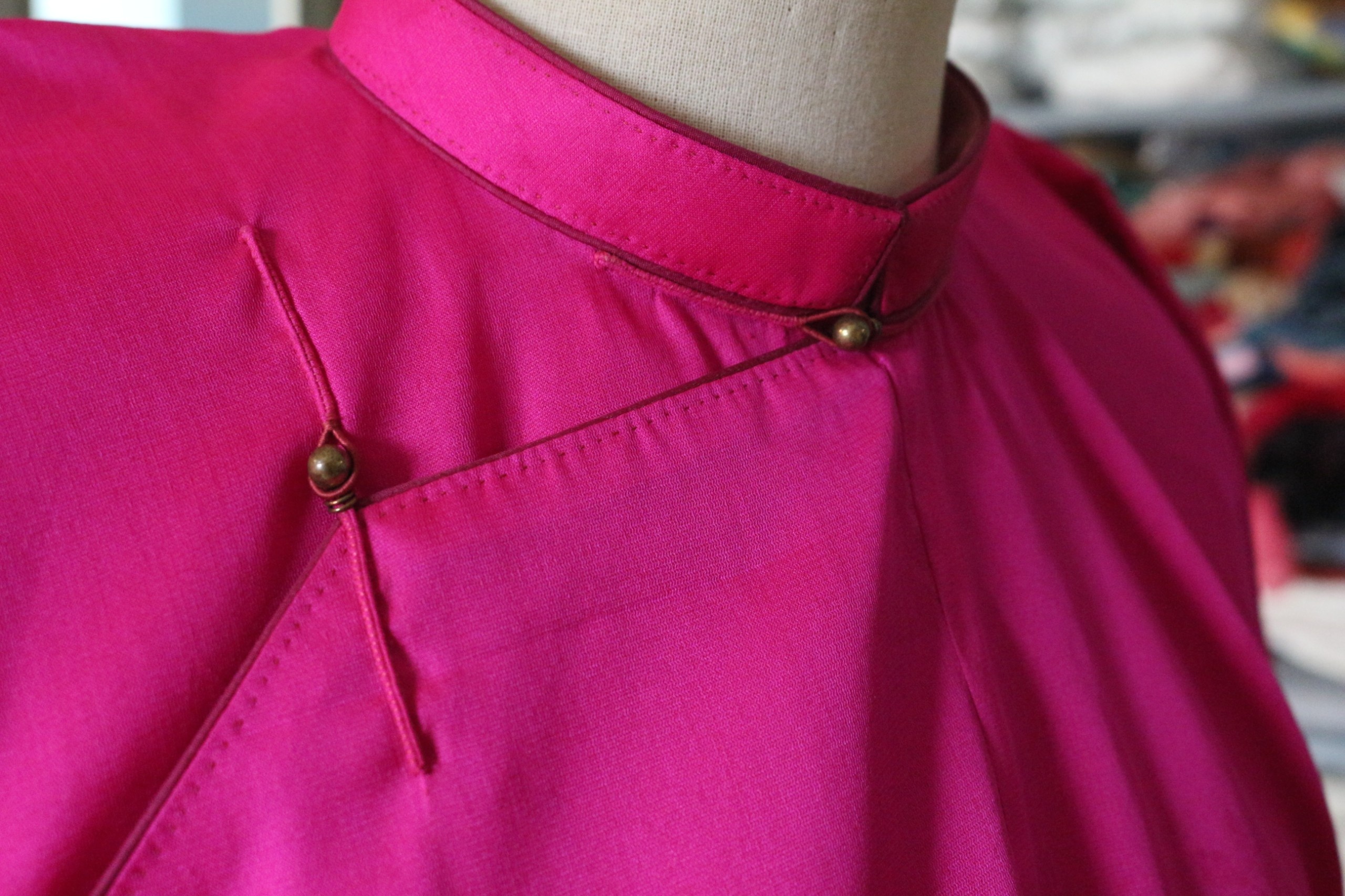 Người may áo dài ngũ thân cho đại sứ Việt Nam tại Pháp ảnh 9 Nguoi may ao dai ngu than cho dai su Viet Nam tai Phap anh 9