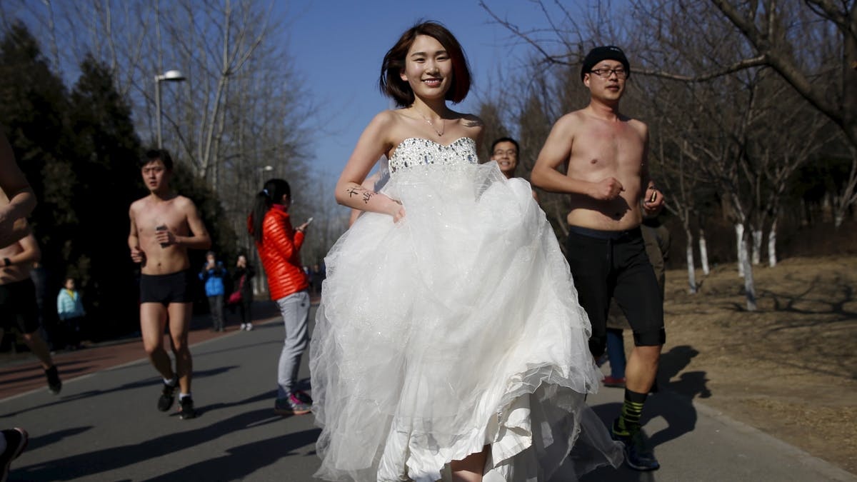 Phu nu Trung Quoc chong lai su ky thi doc than anh 1